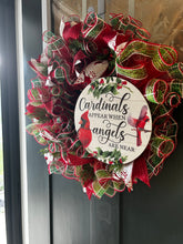 Load image into Gallery viewer, W-070.  Cardinal on a UITC round Wreath Frame
